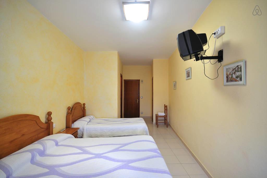Pensio L'Avi Pep Hotel Saus ภายนอก รูปภาพ