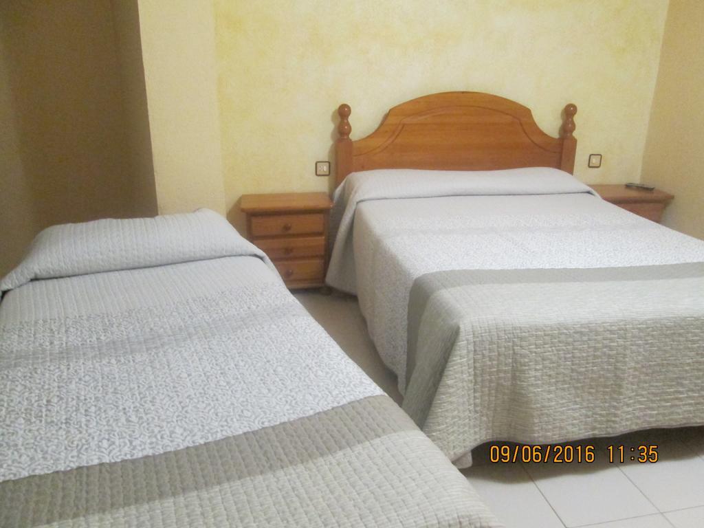 Pensio L'Avi Pep Hotel Saus ภายนอก รูปภาพ